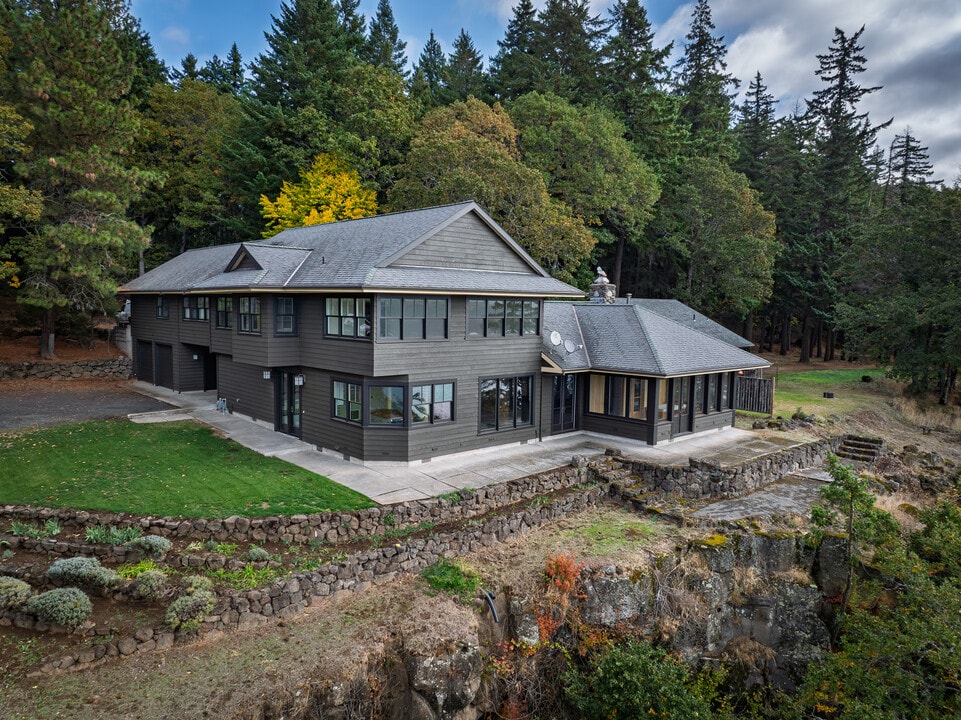 395 SW Eyrie Rd, Unit #1 in White Salmon, WA - Building Photo