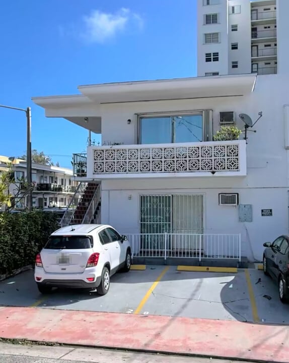 520 W 79th St, Unit 520 79 street in Hialeah, FL - Building Photo