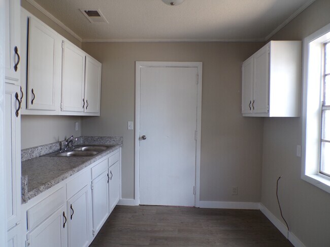 717 39th Pl in Fairfield, AL - Building Photo - Building Photo