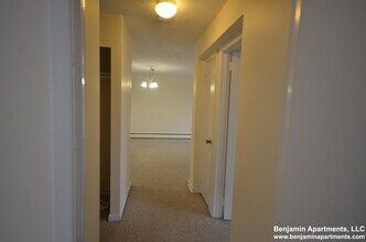 16 Whites Ave, Unit 58 in Watertown, MA - Foto de edificio - Building Photo