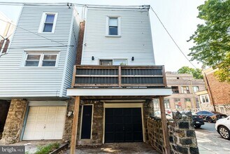 2058 Poplar St in Philadelphia, PA - Building Photo - Building Photo