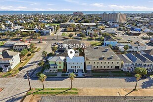 2005 Sealy Ave in Galveston, TX - Building Photo