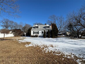 133 Wendy Dr in Holtsville, NY - Building Photo - Building Photo