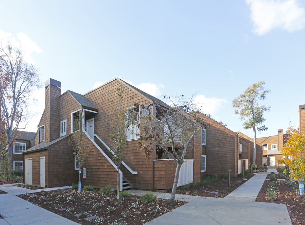 The Grove Garden Apartments in Sunnyvale, CA - Building Photo