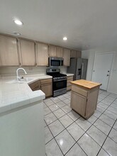 7314 Laura Ln in Los Angeles, CA - Building Photo - Building Photo