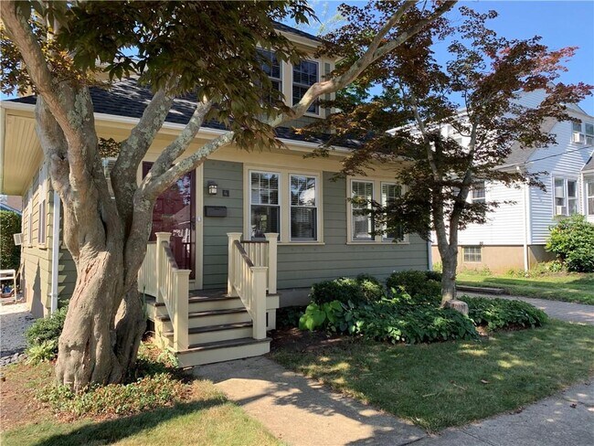 4 Boughton Rd in Newport, RI - Building Photo - Building Photo