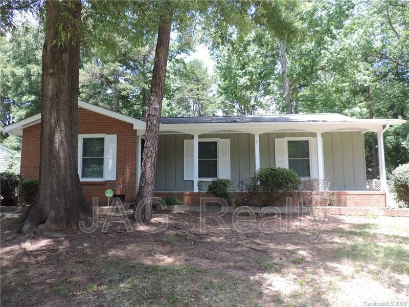 841 Carrington Dr in Charlotte, NC - Building Photo