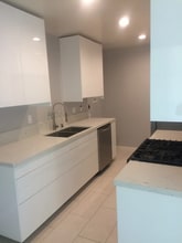 300 W Via Escuela Apartments in Palm Springs, CA - Foto de edificio - Building Photo