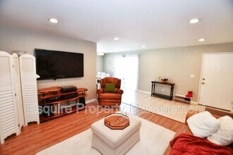 151 Majestic Ct in Moorpark, CA - Building Photo - Building Photo