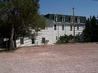 807 Almond Street in Hot Springs, SD - Building Photo