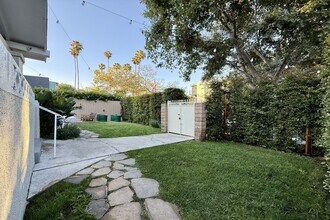 815 N Hobart Blvd in Los Angeles, CA - Building Photo - Building Photo