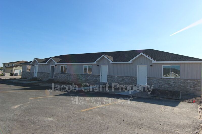 180 Opal Ct Photo