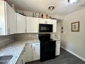 7040 Arques Rd in Jacksonville, FL - Building Photo - Building Photo