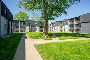 Flats on the Row in Newport, KY - Building Photo