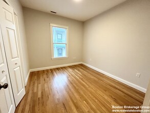 12 Buttonwood St, Unit #3 in Boston, MA - Building Photo - Building Photo