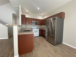 10519 Gold Shadow Ave in Las Vegas, NV - Building Photo - Building Photo