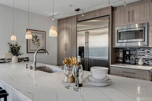 511 100th Ave NE in Bellevue, WA - Building Photo