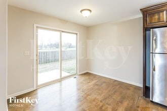 11109 Highview Rd in Peculiar, MO - Building Photo - Building Photo