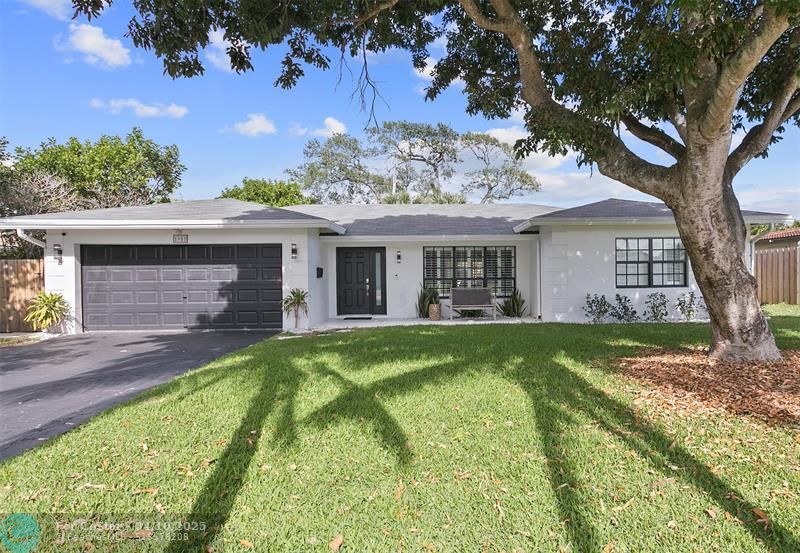 1951 NE 29th St in Lighthouse Point, FL - Foto de edificio