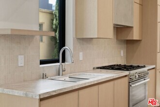 428 Arnaz Dr in Los Angeles, CA - Building Photo - Building Photo