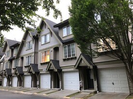 18270 Northeast 97th Way, Unit 104 in Redmond, WA - Building Photo