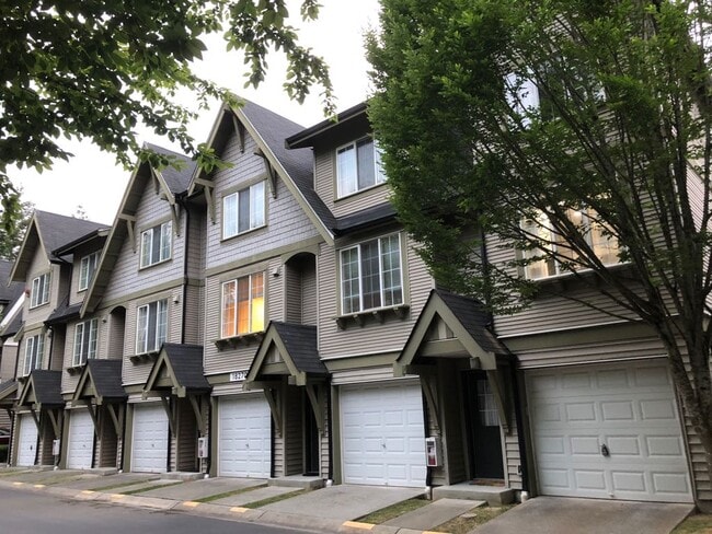 18270 Northeast 97th Way, Unit 104