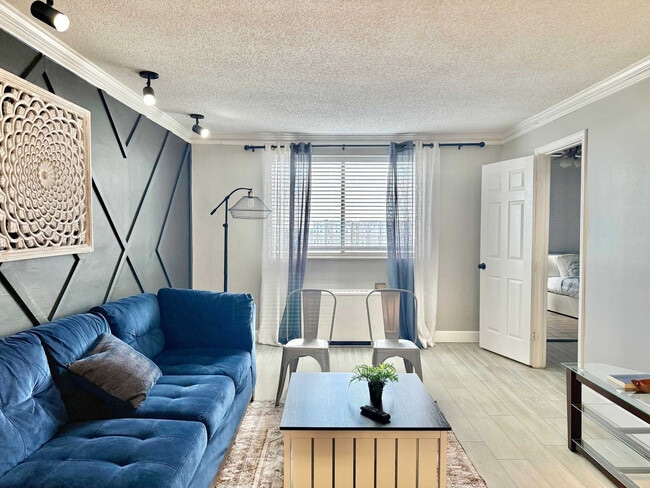 215 Piedmont Ave NE in Atlanta, GA - Foto de edificio - Building Photo