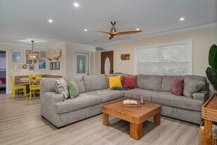 12402 92nd Terrace in Seminole, FL - Building Photo