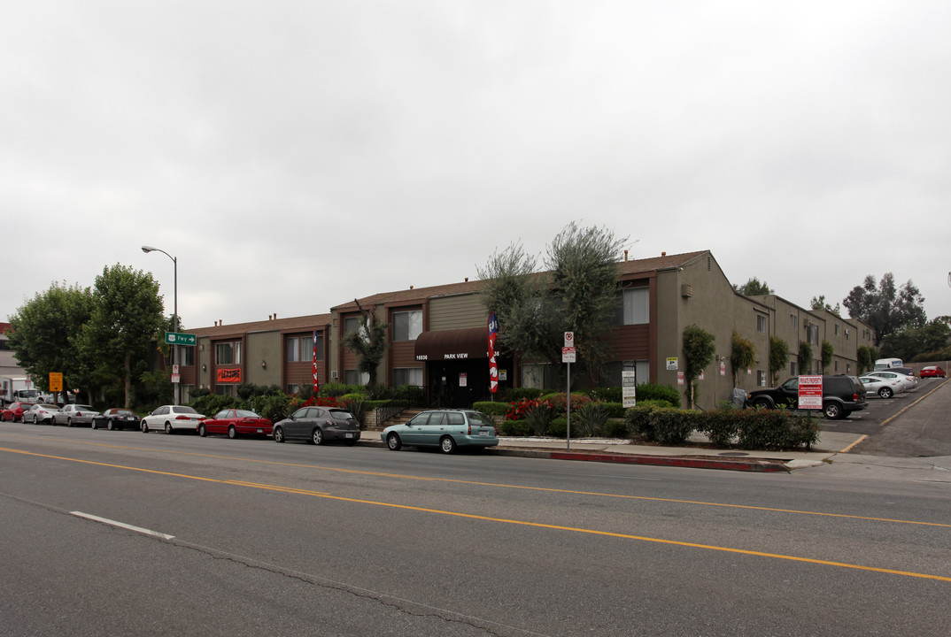 Parkview Apartments in Encino, CA - Building Photo