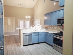 1562 Anna Ruby Ln in Kennesaw, GA - Foto de edificio - Building Photo