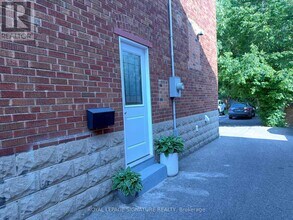 150 Davisville Ave in Toronto, ON - Building Photo - Building Photo