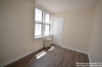 1157 Commonwealth Ave, Unit 1 in Boston, MA - Building Photo - Building Photo
