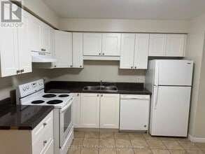 135 Belmont Dr in London, ON - Building Photo - Building Photo