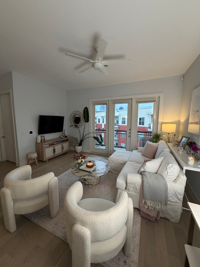 2950 McKinney Ave, Unit 418 in Dallas, TX - Foto de edificio - Building Photo