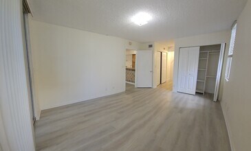 811 Lyons Rd in Coconut Creek, FL - Building Photo - Building Photo