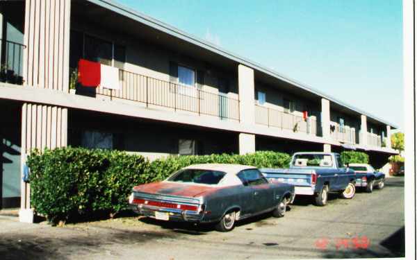 Hendley Apartments in Santa Rosa, CA - Building Photo