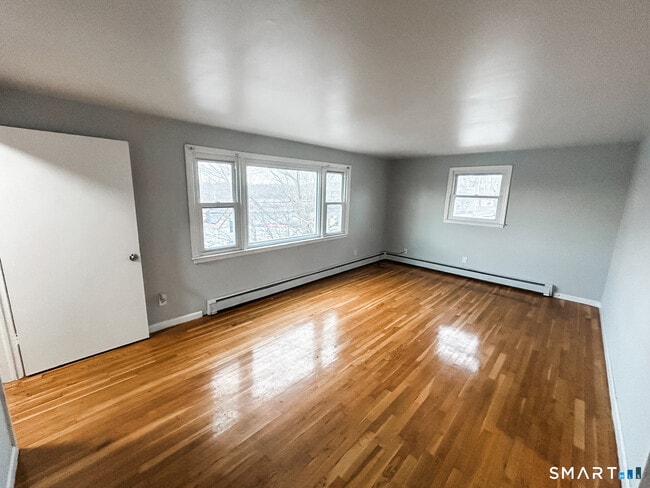 1254 Reservoir Ave in Bridgeport, CT - Building Photo - Building Photo