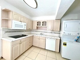 310 SW 10th St in Fort Lauderdale, FL - Building Photo
