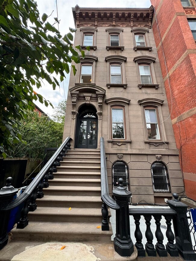 property at 325 Montgomery St