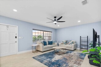 2424 NE 9th St in Fort Lauderdale, FL - Building Photo - Building Photo