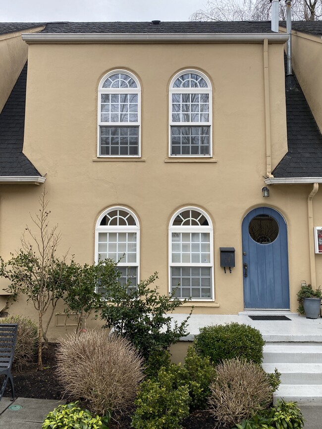 property at 909 NE Brazee St
