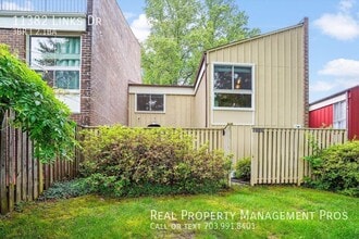 11382 Links Dr in Reston, VA - Building Photo - Building Photo