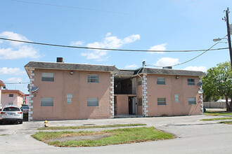 715 W 15th St in Hialeah, FL - Building Photo - Building Photo