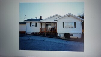 228 Stoney Mountain Rd, Unit D in Hendersonville, NC - Building Photo