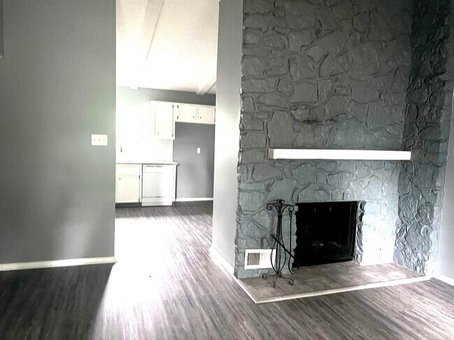 101 Darryl Ct photo'