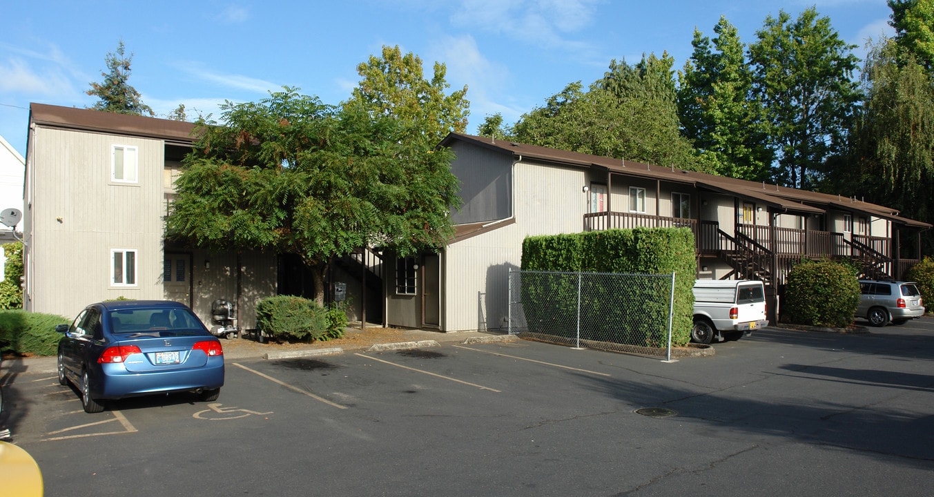 2341 State St in Salem, OR - Foto de edificio