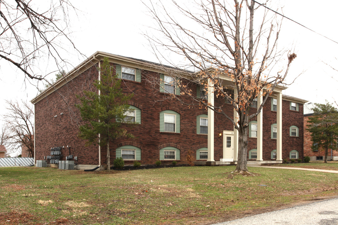 3332 Breckenridge Ln in Louisville, KY - Building Photo