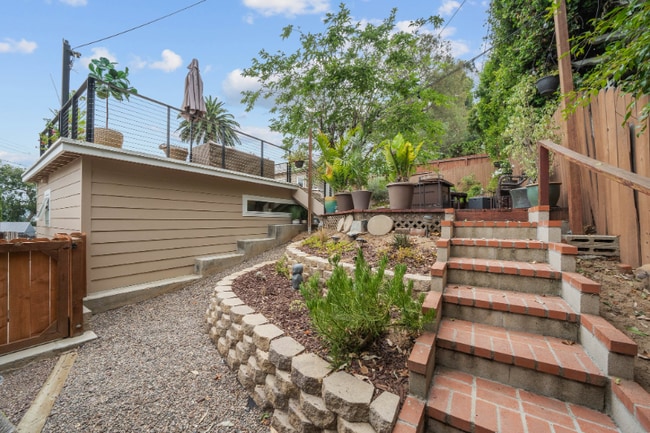 2494 Loy Ln in Los Angeles, CA - Building Photo - Building Photo