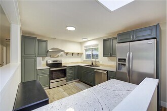 816 NE 120th St in Seattle, WA - Building Photo - Building Photo