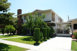 328 W Lexington Dr in Glendale, CA - Building Photo - Building Photo